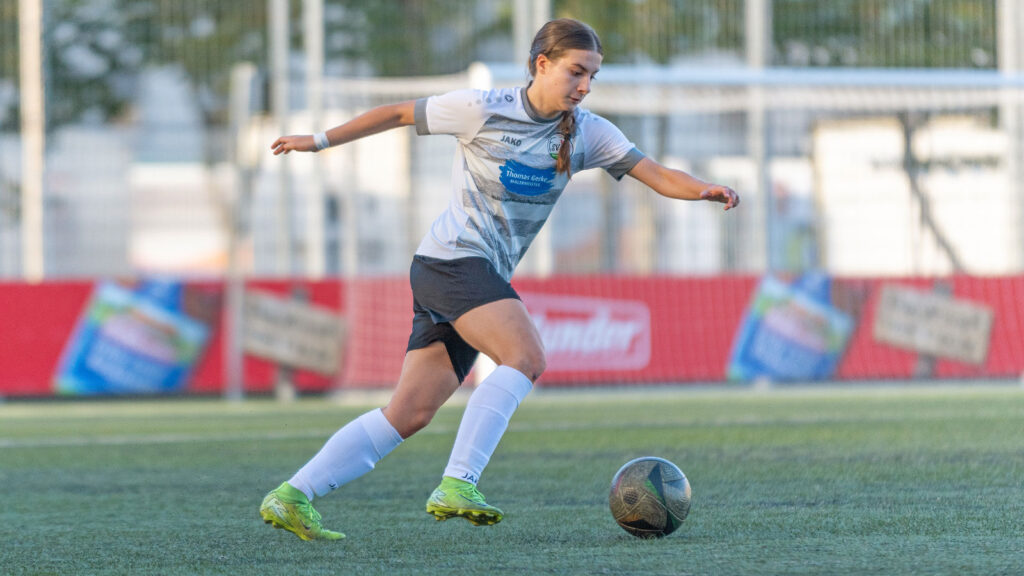 Helena Babic im Einsatz für FSV II. (Foto: Boris Kessler / FSV Gütersloh 2009)