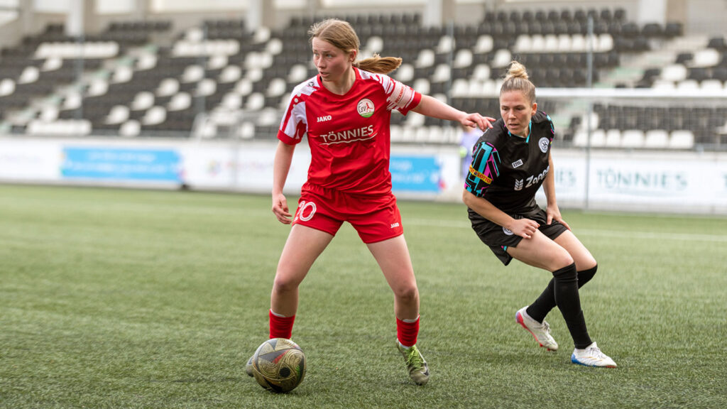 Anna-Sophie Schindler im Regionalliga-Duell gegen Vorwärts Spoho Köln. (Foto: Boris Kessler / FSV Gütersloh 2009)